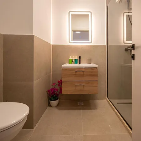 Silver Splash In Odyssey Pool & Fitness 那沃达利