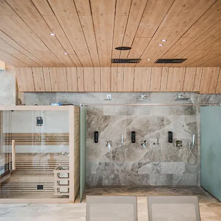 Silver Splash In Odyssey Pool & Fitness Apartment Navodari